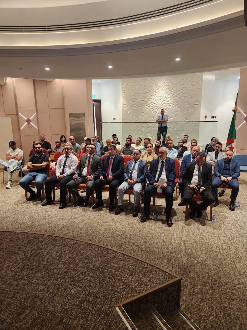 مشاركة أفراد الجالية الجزائرية المقيمة بأبوظبي في الأيام الإعلامية للتعريف بآلية الانتساب الإرادي للنظام الوطني للتقاعد والضمان الاجتماعي